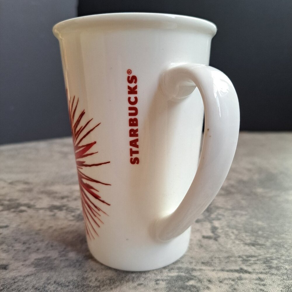 STARBUCKS RED STARBURST FIREBURST 12 OZ COFFEE TEA CUP 2014 EXCELLENT CONDITION - Picture 2 of 8